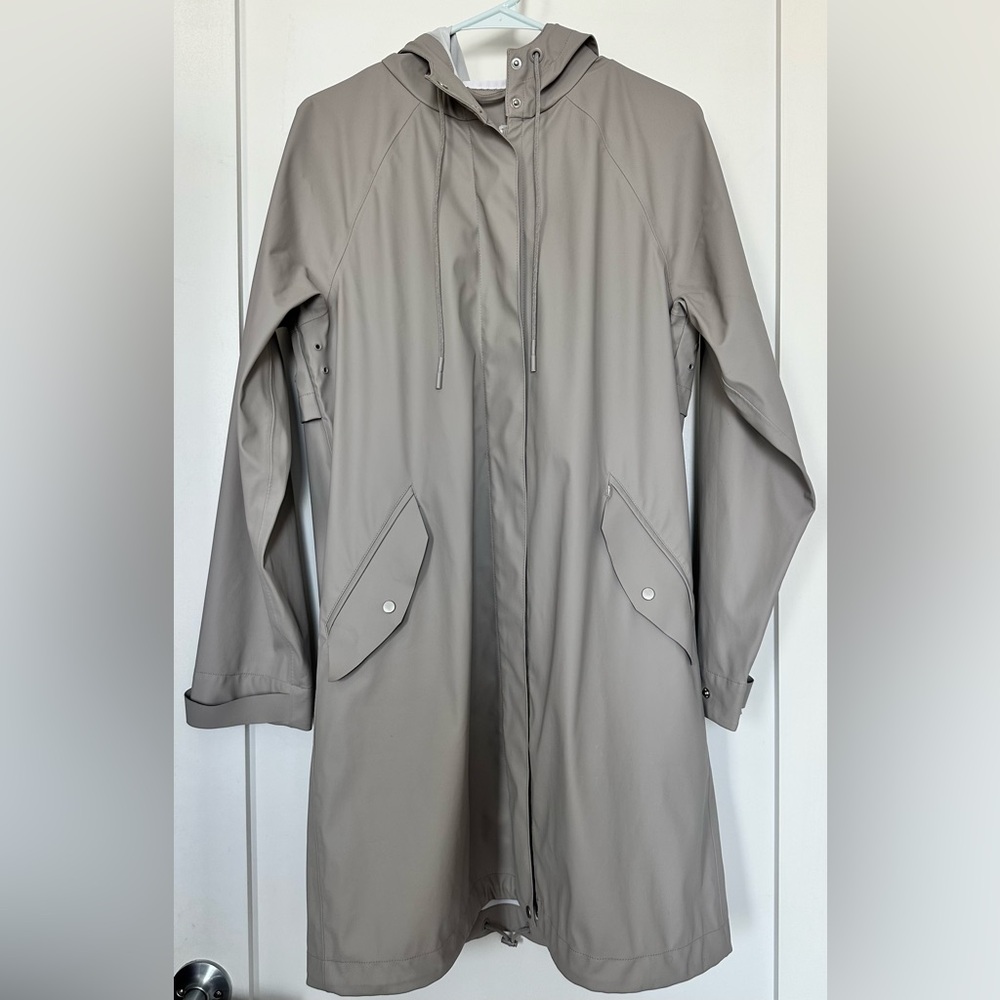 Aritzia The Group Babaton Raincoat/Trench, Women’s S